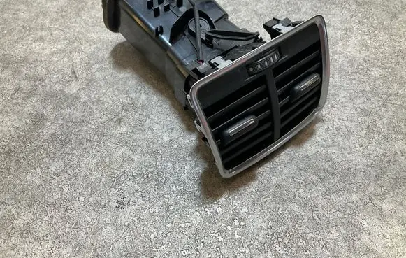 Rear air vent grill