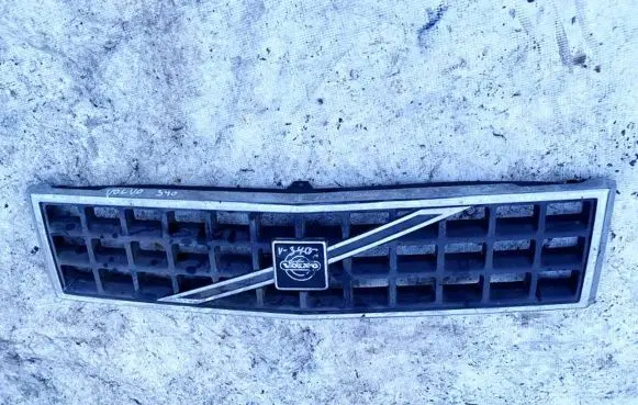 Volvo 340 - 360 Front grill 2121607 2121606