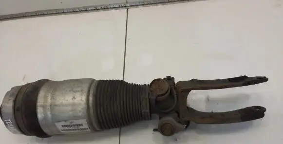 Volkswagen Touareg I Front air suspension shock absorber 7L6616040D