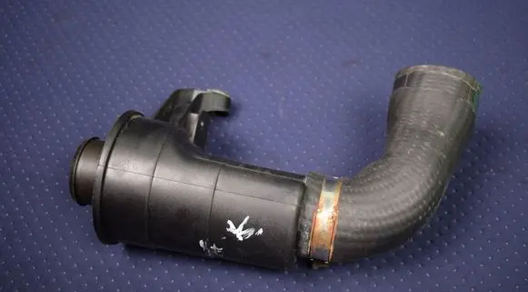 Mini One - Cooper Clubman R55 Intercooler hose/pipe 13712753075 1017378