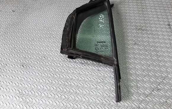 Toyota Yaris Front vent window/glass (coupe) 