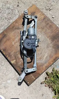 Front wiper linkage and motor