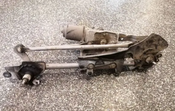Front wiper linkage