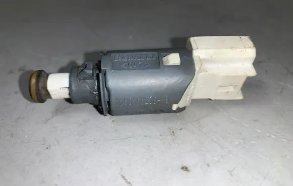 Renault Megane II Brake pedal sensor switch 8200168238 42171