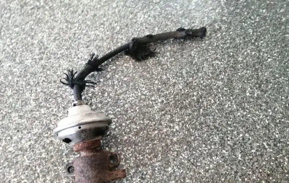 Audi A4 S4 B5 8D EGR valve 028131501E