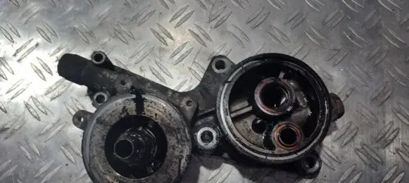Oil filter mounting bracket