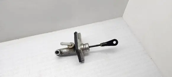 Hyundai Sonata Clutch master cylinder 