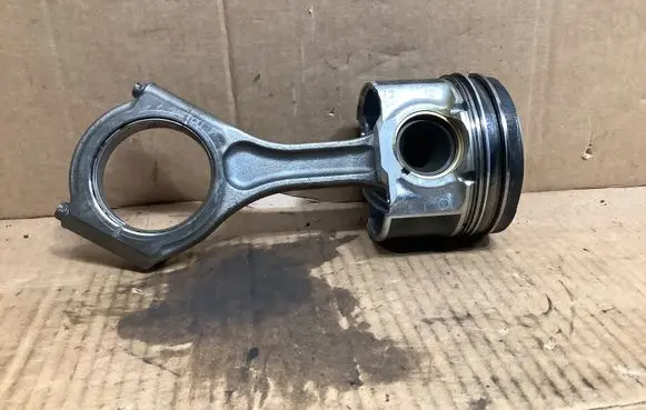 Subaru Legacy Piston with connecting rod