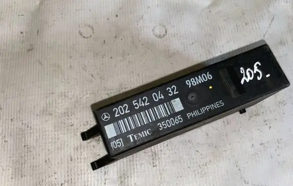Mercedes-Benz E W210 Light module LCM 2025420432 A2025420432