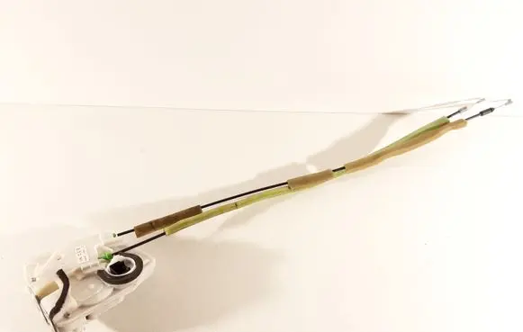 Mazda 3 II Front door lock D0643