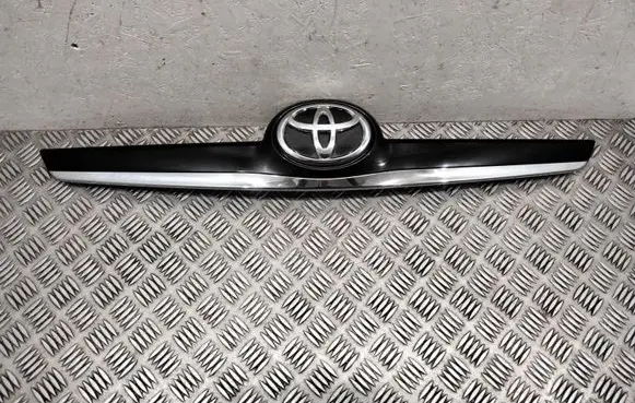 Toyota Verso Trunk door license plate light bar 768110F090 768110F100