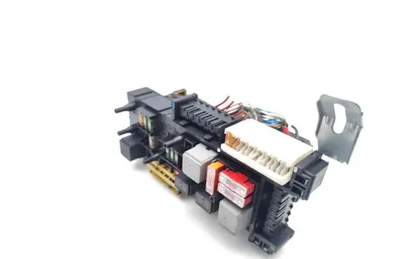 Mercedes-Benz C AMG W204 Fuse module 2049060405