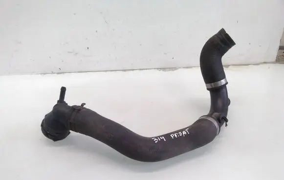 Volkswagen PASSAT B7 Engine coolant pipe/hose 3C01222910