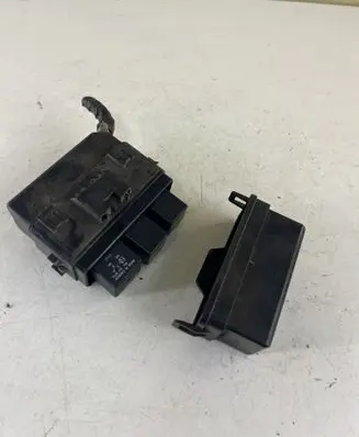 Peugeot 4007 Relay mounting block MR301978 ACB82201