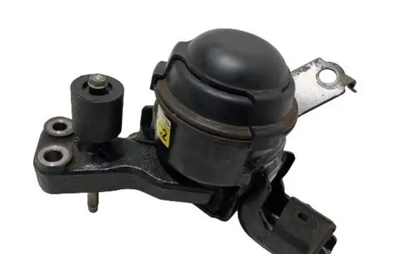 Toyota Yaris Engine mounting bracket