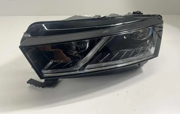 Skoda Octavia Mk4 Headlight/headlamp 5E4941015B 0301118233AC LE18A6419