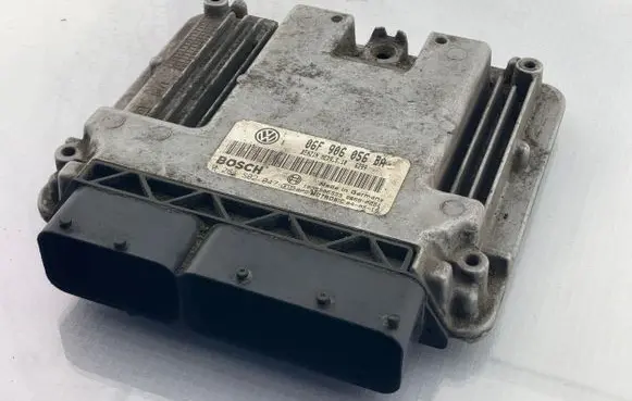 Seat Toledo III (5P) Engine control unit/module 06F906056BA 0261S02047 1038S06333