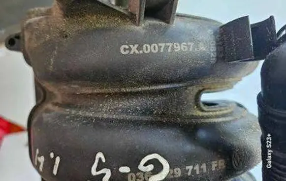 Volkswagen Golf V Intake manifold 036129711