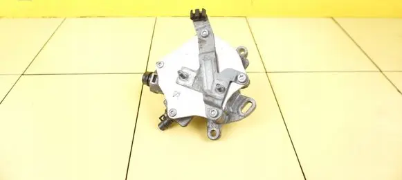 Ford Focus Vacuum pump CM5G2AA451GB
