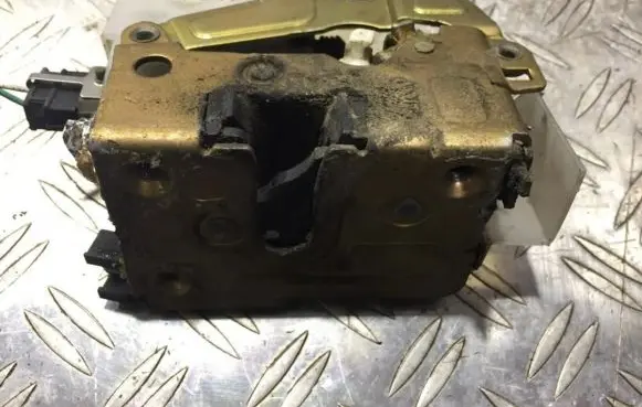 Renault Megane I Rear door lock 7700284232