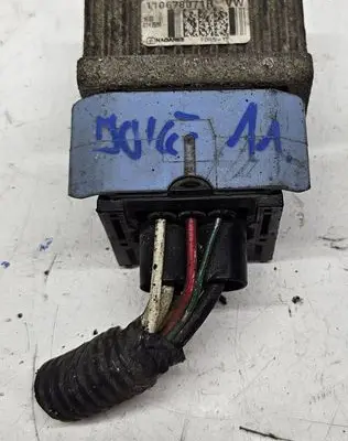 Nissan Juke I F15 Glow plug pre-heat relay 110678071R