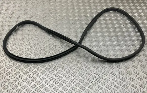 Jeep Grand Cherokee WL Rubber seal front door (on door)