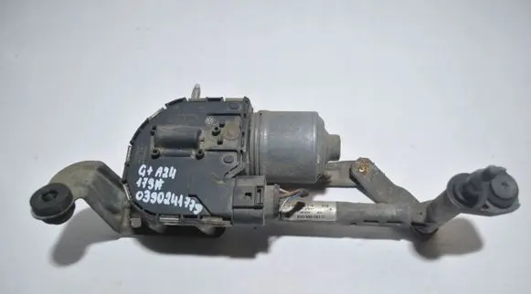 Volkswagen Golf V Wiper motor 0390241779