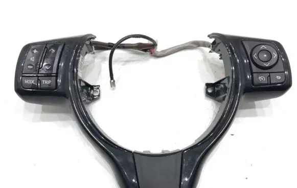 Toyota Yaris Steering wheel buttons/switches 