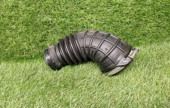 Audi A4 S4 B8 8K Air intake hose/pipe 06H129629