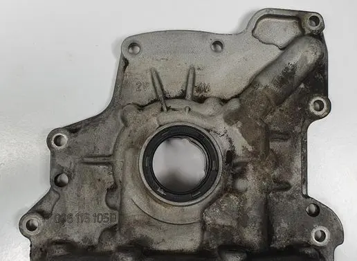 Volkswagen Golf V Oil pump 036115105D