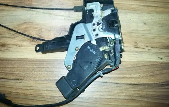 Chrysler Voyager Front door lock