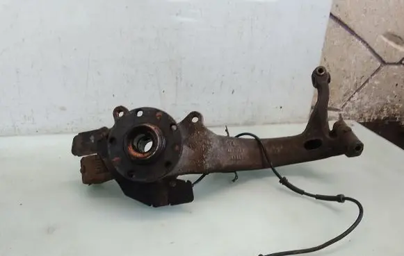 Audi A8 S8 D2 4D Front wheel hub 