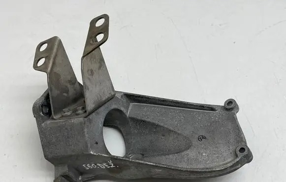 Volvo S60 Gearbox mounting bracket 31370633