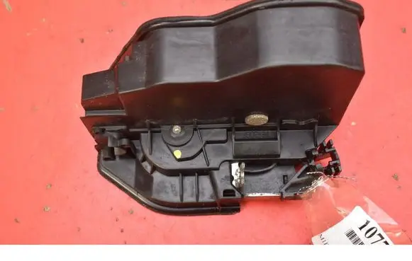 BMW X3 E83 Front door lock 7167074