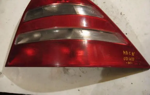 Mercedes-Benz C W203 Rear/tail lights A2208200264