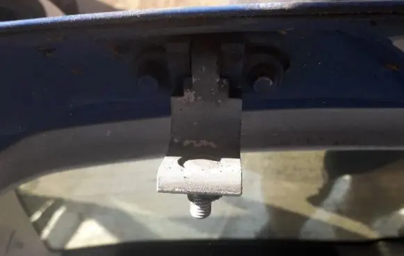 Tailgate/trunk/boot hinge