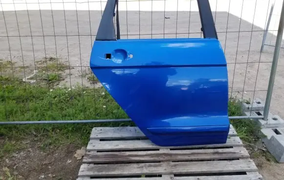 Honda FR-V Rear door