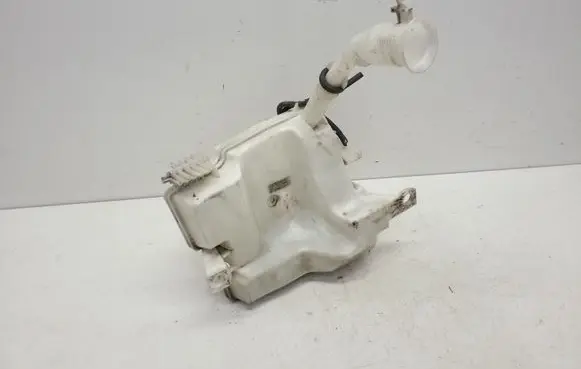 Ford Focus Windshield washer fluid reservoir/tank BV6117B613AC