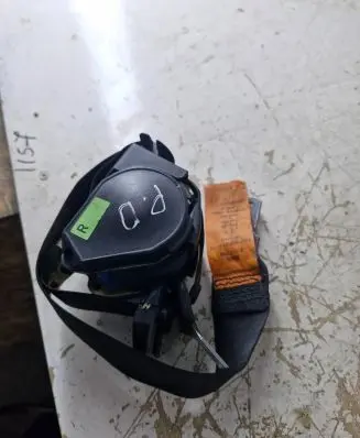 BMW 5 E39 Front seatbelt 566216700 8217390 040120