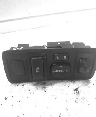 Toyota Avensis T250 Wing mirror switch 183574