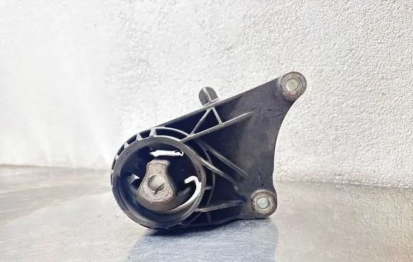 Opel Insignia A Engine mount bracket 13227767