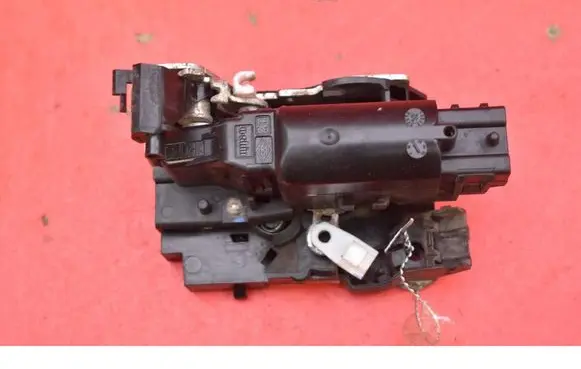 Dacia Dokker Front door lock 