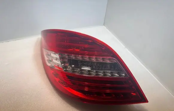 Mercedes-Benz R W251 Rear/tail lights A2518201964