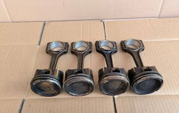 Fiat 500X Piston with connecting rod 72L66