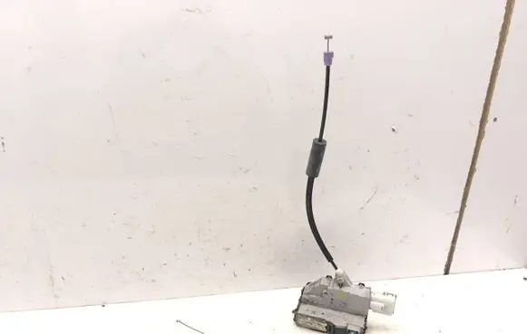 Citroen C6 Front door lock 9681330680
