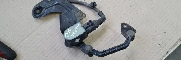 Headlight/headlamp level sensor