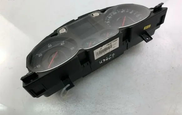Volkswagen PASSAT B6 Speedometer (instrument cluster) 3C0920871 K3667