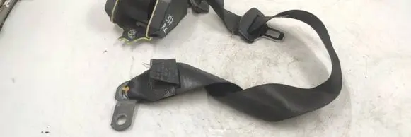 BMW 3 E46 Front seatbelt 8207955