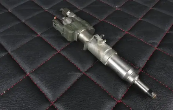 BMW 3 E90 E91 Fuel injector 758904801