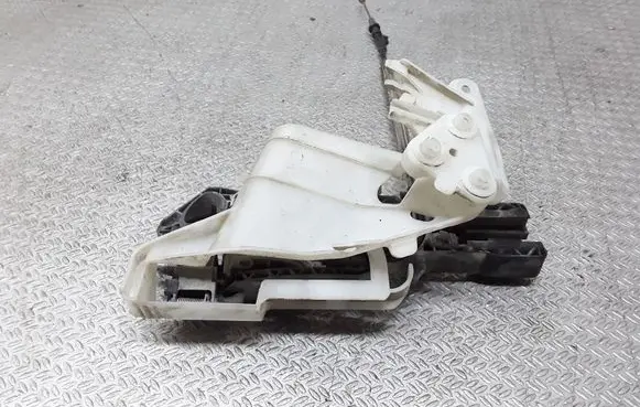 Volkswagen PASSAT B6 Front door exterior handle/bracket 